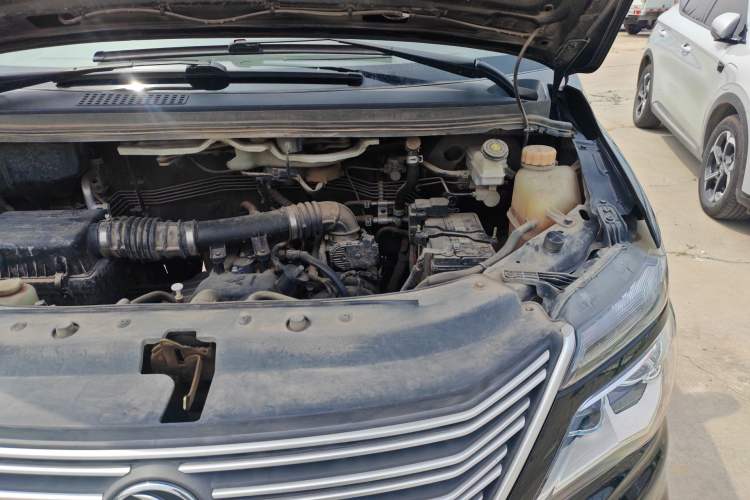 Used FORTHING Lingzhi 2019 M5L 1.6L 7-Seater Base Model China VI Standard Engine Bay Left
