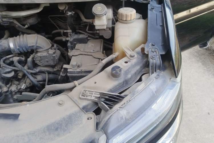 Used FORTHING Lingzhi 2019 M5 1.6L 7-Seater Luxury Model China VI Standard Engine Bay Left