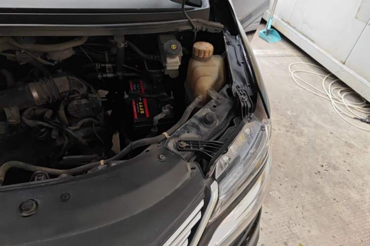Used FORTHING Lingzhi 2019 M5L 1.6L 7-Seater Exclusive Model China VI Standard Engine Bay Left