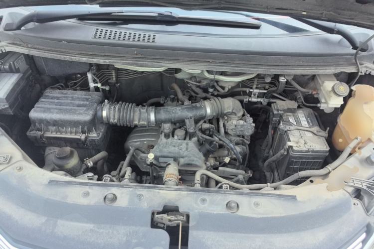 Used FORTHING Lingzhi 2019 Facelifted M5L 1.6L 7-Seater Base Model China VI Standard Engine Bay