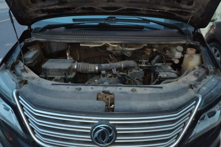 Used FORTHING Lingzhi 2019 M5L 1.6L 7-Seater Exclusive Model China VI Standard Engine Bay