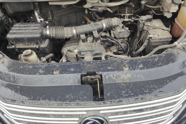 Used FORTHING Lingzhi 2019 M5L 1.6L 7-Seater Exclusive Model China VI Standard Engine Bay