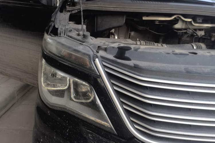 Used FORTHING Lingzhi 2019 M5 1.6L 7-Seater Base Model China VI Engine Bay Right