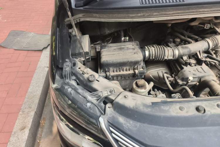 Used FORTHING Lingzhi 2019 M5L 1.6L 7-Seater Exclusive Model China VI Standard Engine Bay Right