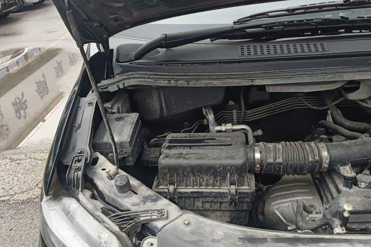 Used FORTHING Lingzhi 2019 M5L 1.6L 7-Seater Base Model China VI Standard Engine Bay Right