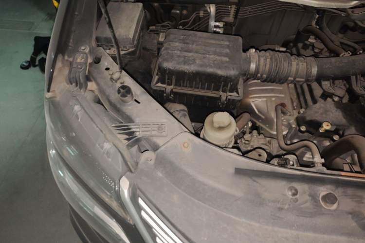 Used FORTHING Lingzhi 2019 M5L 1.6L 7-Seater Standard Model China VI Engine Bay Right