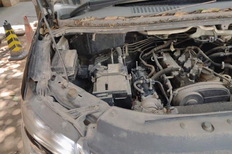 Used FORTHING Lingzhi 2019 M5 1.3T 7-Seater Luxury Model Engine Bay Right
