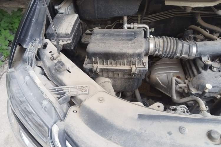 Used FORTHING Lingzhi 2019 M5 1.6L 7-Seater Luxury Model China VI Standard Engine Bay Right