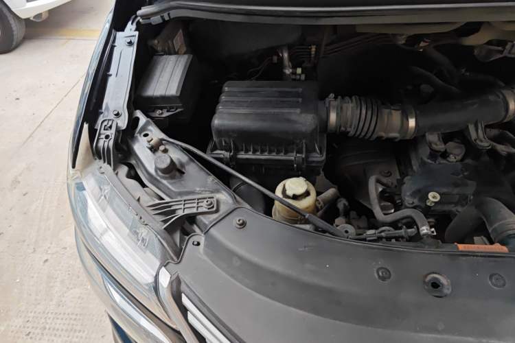 Used FORTHING Lingzhi 2019 M5L 1.6L 7-Seater Exclusive Model China VI Standard Engine Bay Right