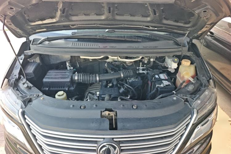 Used FORTHING Lingzhi 2019 Facelifted M5L 1.6L 7-Seater Base Model China VI Standard Engine Bay