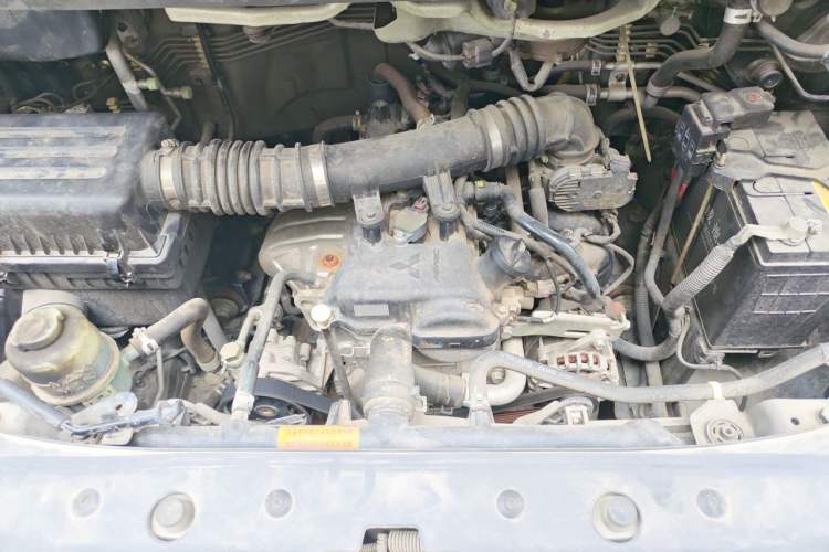 Used FORTHING Lingzhi 2019 M5L 1.6L 7-Seater Base Model China VI Standard Engine Bay