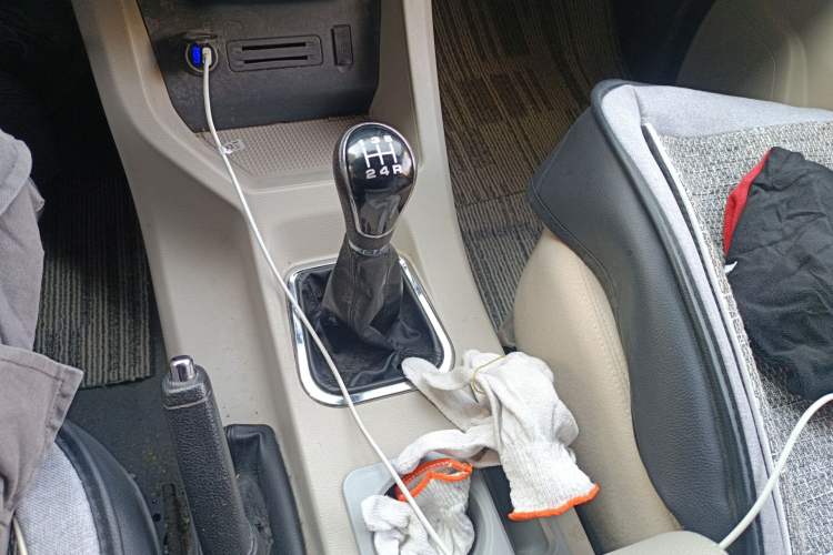 Used FORTHING Lingzhi 2019 Facelifted M5L 1.6L 7-Seater Base Model China VI Standard Gear Lever