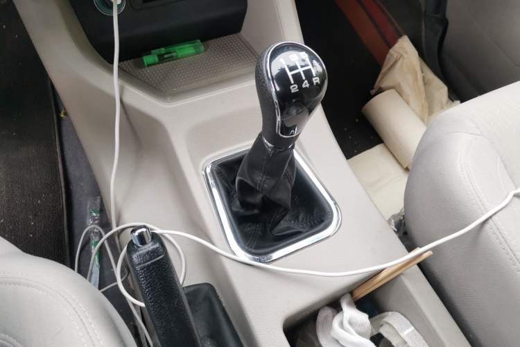 Used FORTHING Lingzhi 2019 Facelifted M5L 1.6L 7-Seater Base Model China VI Standard Gear Lever