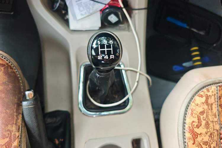 Used FORTHING Lingzhi 2019 Facelifted M5L 1.6L 7-Seater Base Model China VI Standard Gear Lever