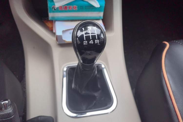 Used FORTHING Lingzhi 2019 Facelifted M5L 1.6L 7-Seater Base Model China VI Standard Gear Lever