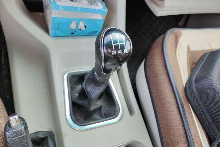 Used FORTHING Lingzhi 2019 M5L 1.6L 7-Seater Comfort Model China VI Standard Gear Lever