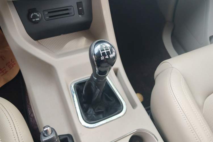 Used FORTHING Lingzhi 2019 M5L 1.6L 7-Seater Luxury Model China VI Standard Gear Lever