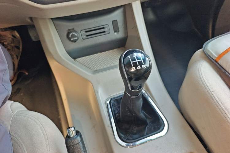 Used FORTHING Lingzhi 2019 Facelifted M5L 1.6L 7-Seater Base Model China VI Standard Gear Lever