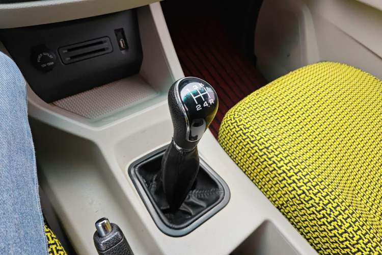 Used FORTHING Lingzhi 2019 M5L 1.6L 7-Seater Exclusive Model China VI Standard Gear Lever