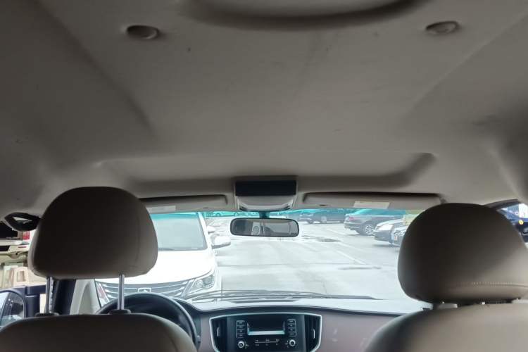 Used FORTHING Lingzhi 2019 M5L 1.6L 7-Seater Base Model China VI Standard Headliner