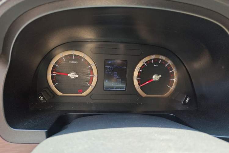 Used FORTHING Lingzhi 2019 Facelifted M5L 1.6L 7-Seater Base Model China VI Standard Instrument Cluster