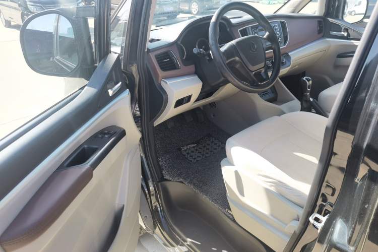 Used FORTHING Lingzhi 2019 M5L 1.6L 9-Seater Base Model China VI Standard Interior 1