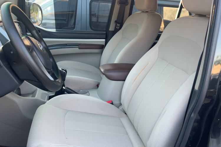 Used FORTHING Lingzhi 2019 M5L 1.6L 7-Seater Standard Model China VI Interior 1
