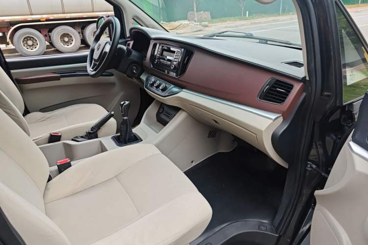 Used FORTHING Lingzhi 2019 M5L 1.6L 7-Seater Exclusive Model China VI Standard Interior 2