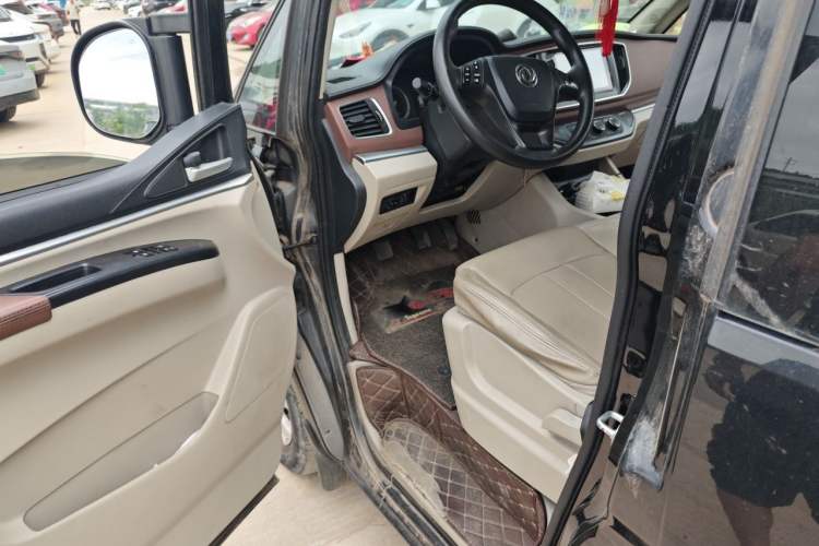 Used FORTHING Lingzhi 2019 M5L 1.6L 7-Seater Standard Model China VI Interior 3
