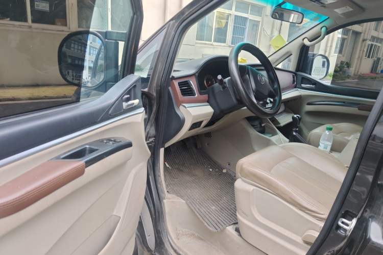 Used FORTHING Lingzhi 2019 M5L 1.6L 7-Seater Luxury Model China VI Standard Interior 3