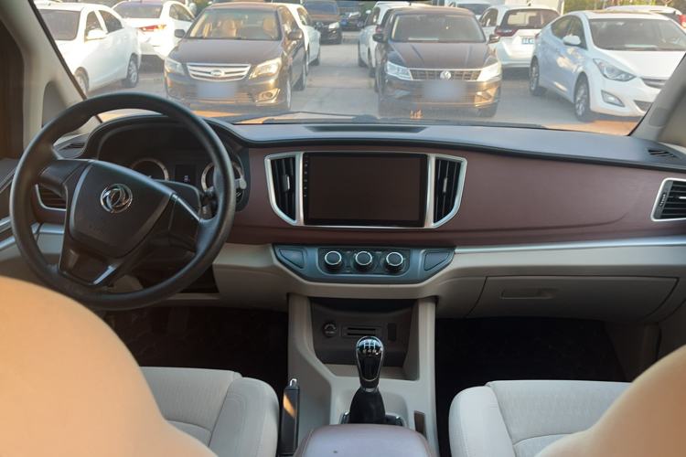 Used FORTHING Lingzhi 2019 M5L 1.6L 7-Seater Standard Model China VI Interior 4