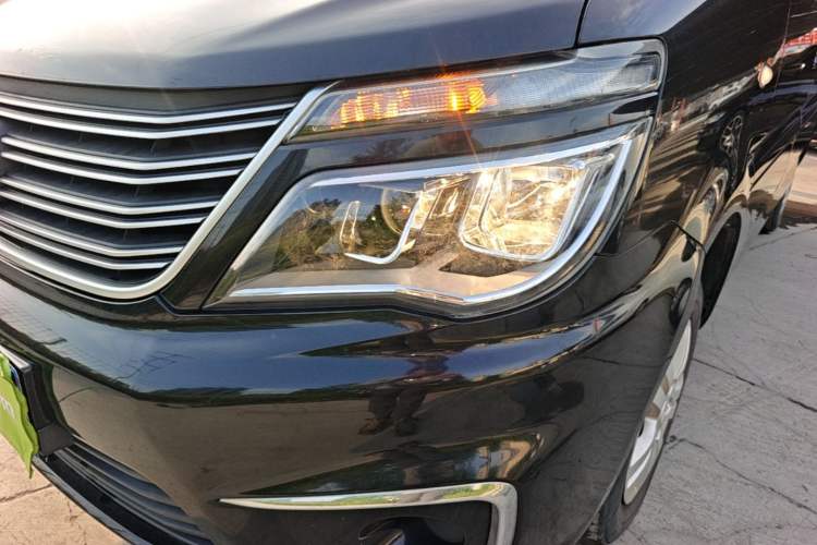 Used FORTHING Lingzhi 2019 Facelifted M5L 1.6L 7-Seater Base Model China VI Standard Left Front Headlight