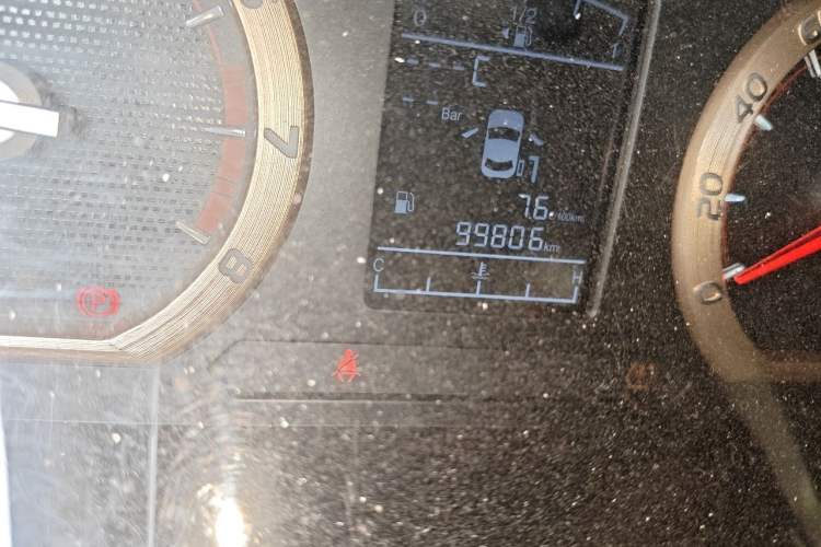 Used FORTHING Lingzhi 2019 M5L 1.6L 7-Seater Standard Model China VI Odometer Close Up