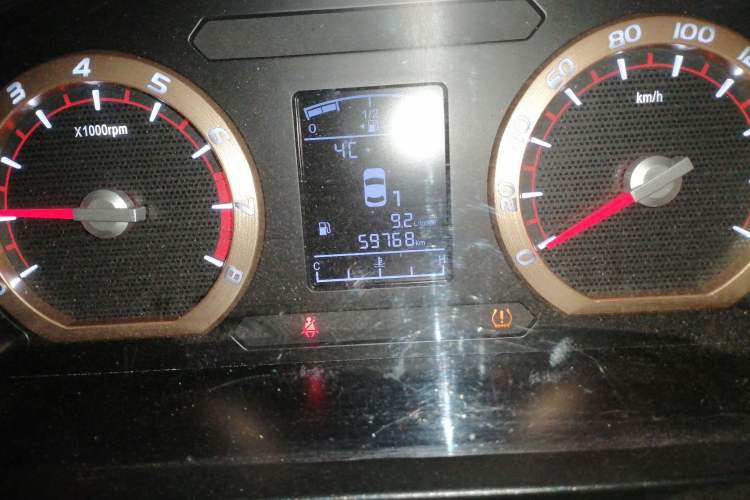 Used FORTHING Lingzhi 2019 M5L 1.6L 7-Seater Base Model China VI Standard Odometer Close Up