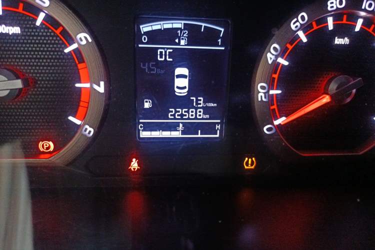 Used FORTHING Lingzhi 2019 M5L 1.6L 7-Seater Exclusive Model China VI Standard Odometer Close Up