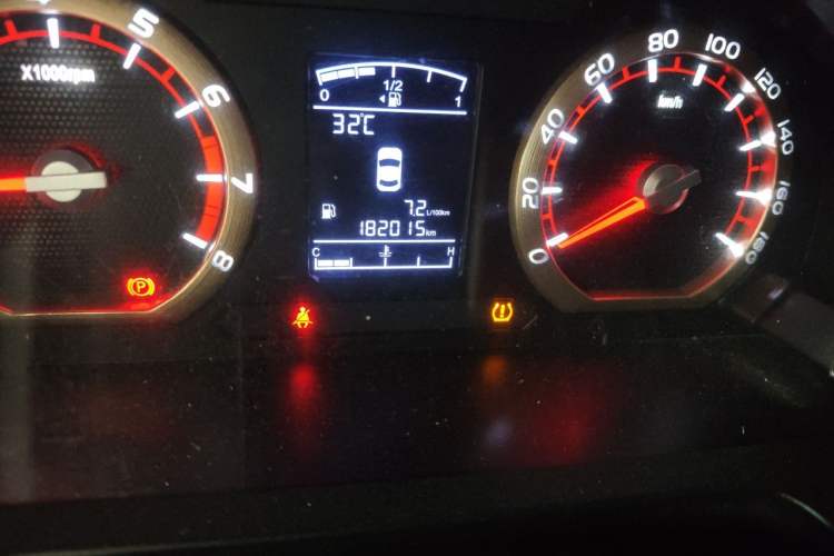 Used FORTHING Lingzhi 2019 M5L 1.6L 7-Seater Base Model China VI Standard Odometer Close Up