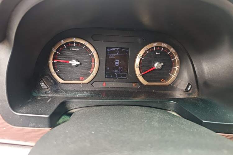 Used FORTHING Lingzhi 2019 M5L 1.6L 7-Seater Luxury Model China VI Standard Odometer Close Up