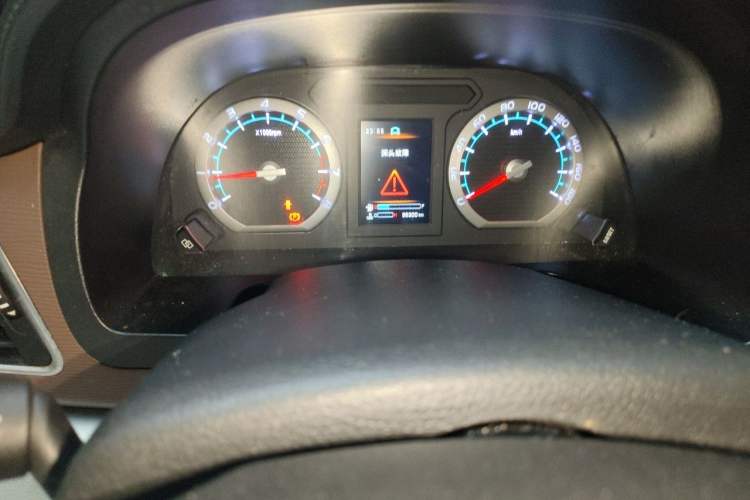 Used FORTHING Lingzhi 2019 M5L 1.6L 7-Seater Luxury Model China VI Standard Odometer Close Up