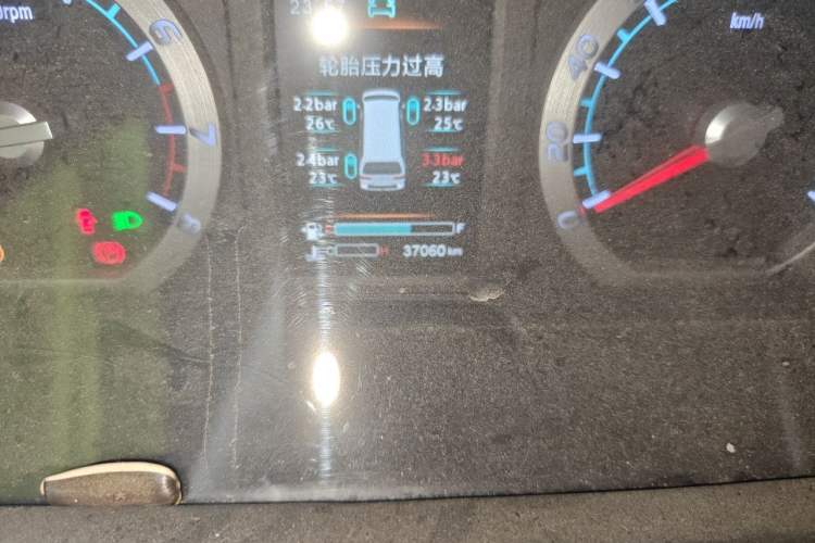 Used FORTHING Lingzhi 2019 M5L 1.6L 7-Seater Luxury Model China VI Standard Odometer Close Up