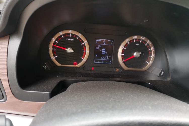Used FORTHING Lingzhi 2019 Facelifted M5L 1.6L 7-Seater Base Model China VI Standard Odometer Close Up