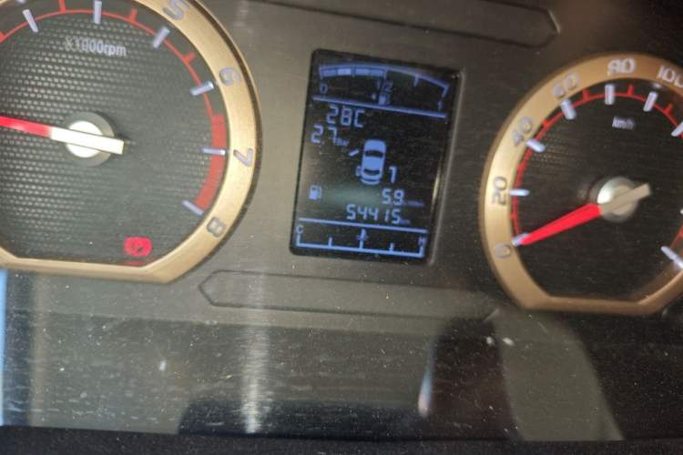 Used FORTHING Lingzhi 2019 Facelifted M5L 1.6L 7-Seater Base Model China VI Standard Odometer Close Up