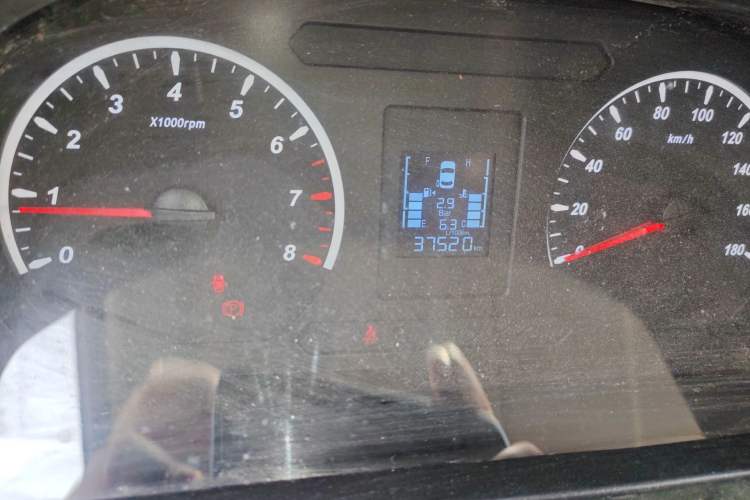 Used FORTHING Lingzhi 2019 M5L 1.6L 7-Seater Base Model China VI Standard Odometer Close Up
