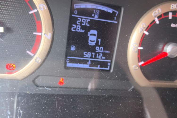 Used FORTHING Lingzhi 2019 Facelifted M5L 1.6L 7-Seater Base Model China VI Standard Odometer Close Up