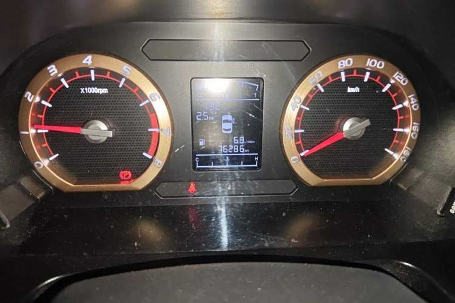 Used FORTHING Lingzhi 2019 M5L 1.6L 7-Seater Luxury Model China VI Standard Odometer Close Up