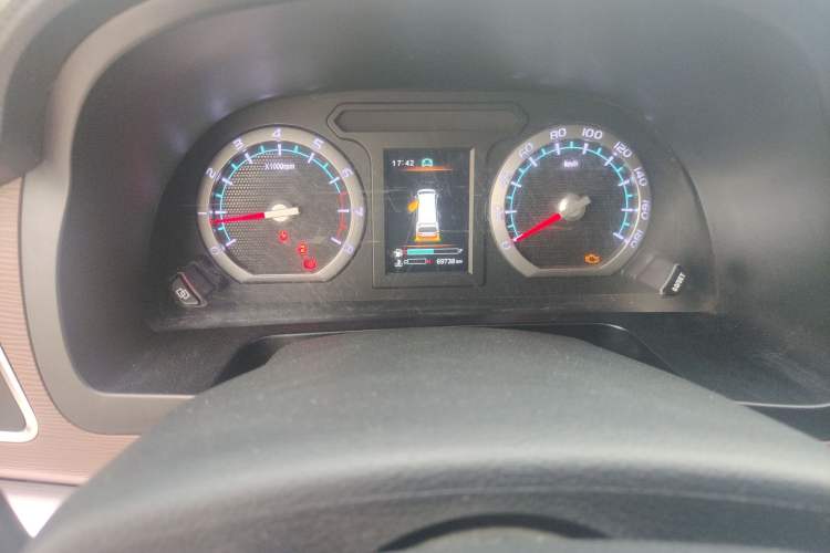 Used FORTHING Lingzhi 2019 M5 1.6L 7-Seater Luxury Model China VI Standard Odometer Close Up