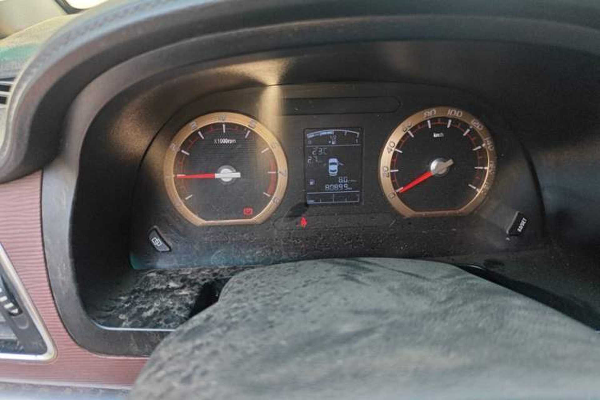 Used FORTHING Lingzhi 2019 M5L 1.6L 7-Seater Luxury Model China VI Standard Odometer Close Up