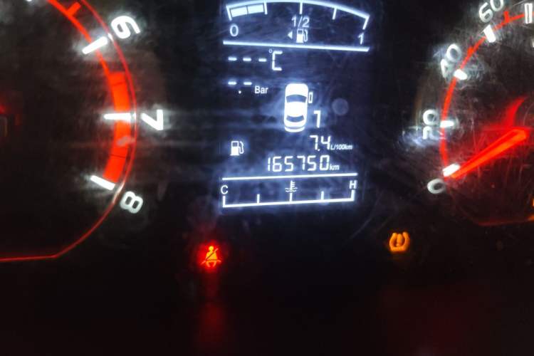 Used FORTHING Lingzhi 2019 M5L 1.6L 7-Seater Luxury Model China VI Standard Odometer Close Up