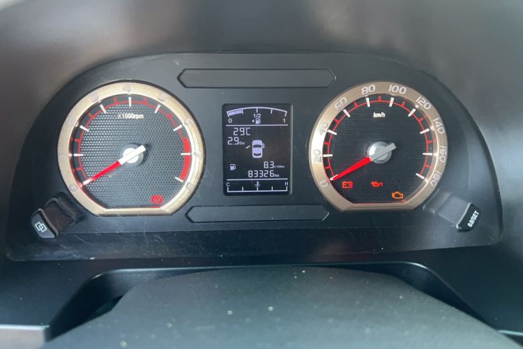 Used FORTHING Lingzhi 2019 M5L 1.6L 7-Seater Standard Model China VI Odometer Close Up