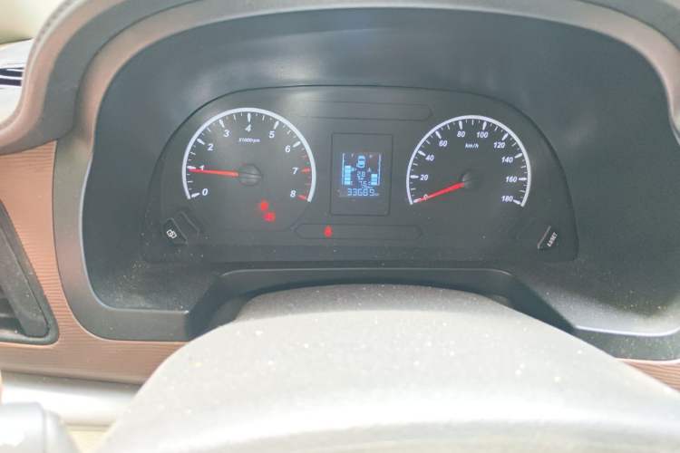 Used FORTHING Lingzhi 2019 M5L 1.6L 7-Seater Base Model China VI Standard Odometer Close Up