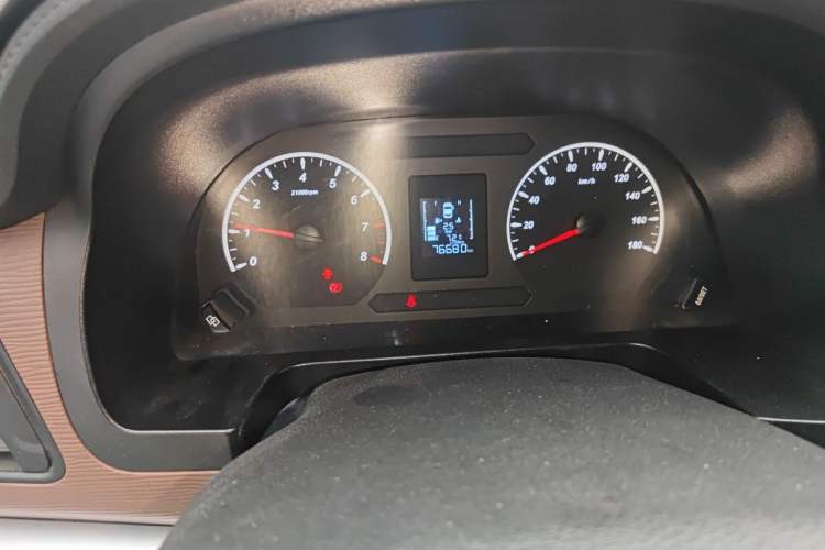 Used FORTHING Lingzhi 2019 Facelifted M5L 1.6L 7-Seater Base Model China VI Standard Odometer Close Up